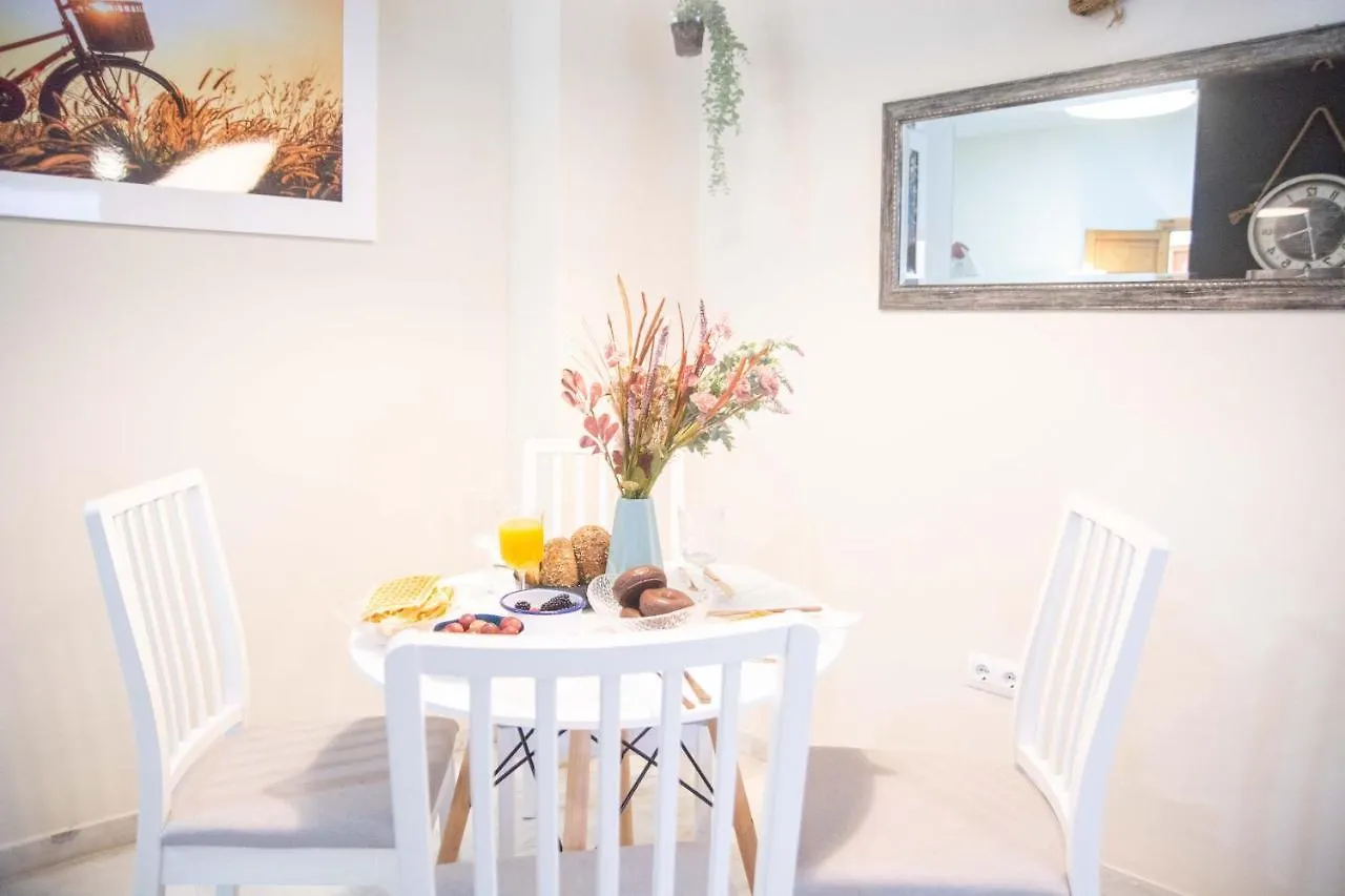 Apartment Practical Studio- 1Bth- Las Setas Seville